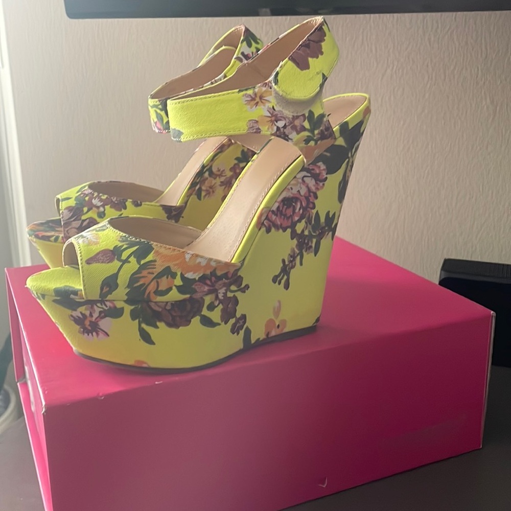 Floral Platform Sandal